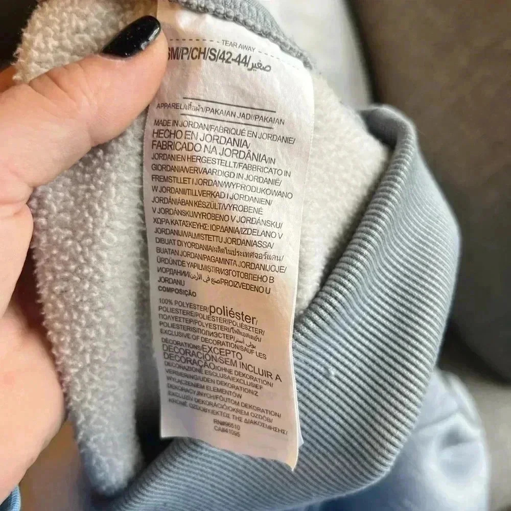 Under Armour Women’s Fleece hoodie. Size small - Picture 3 of 4